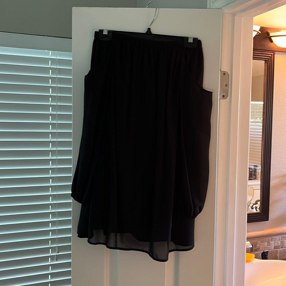 Sanjoy off the shoulder mini dress. Color: Black Size: S